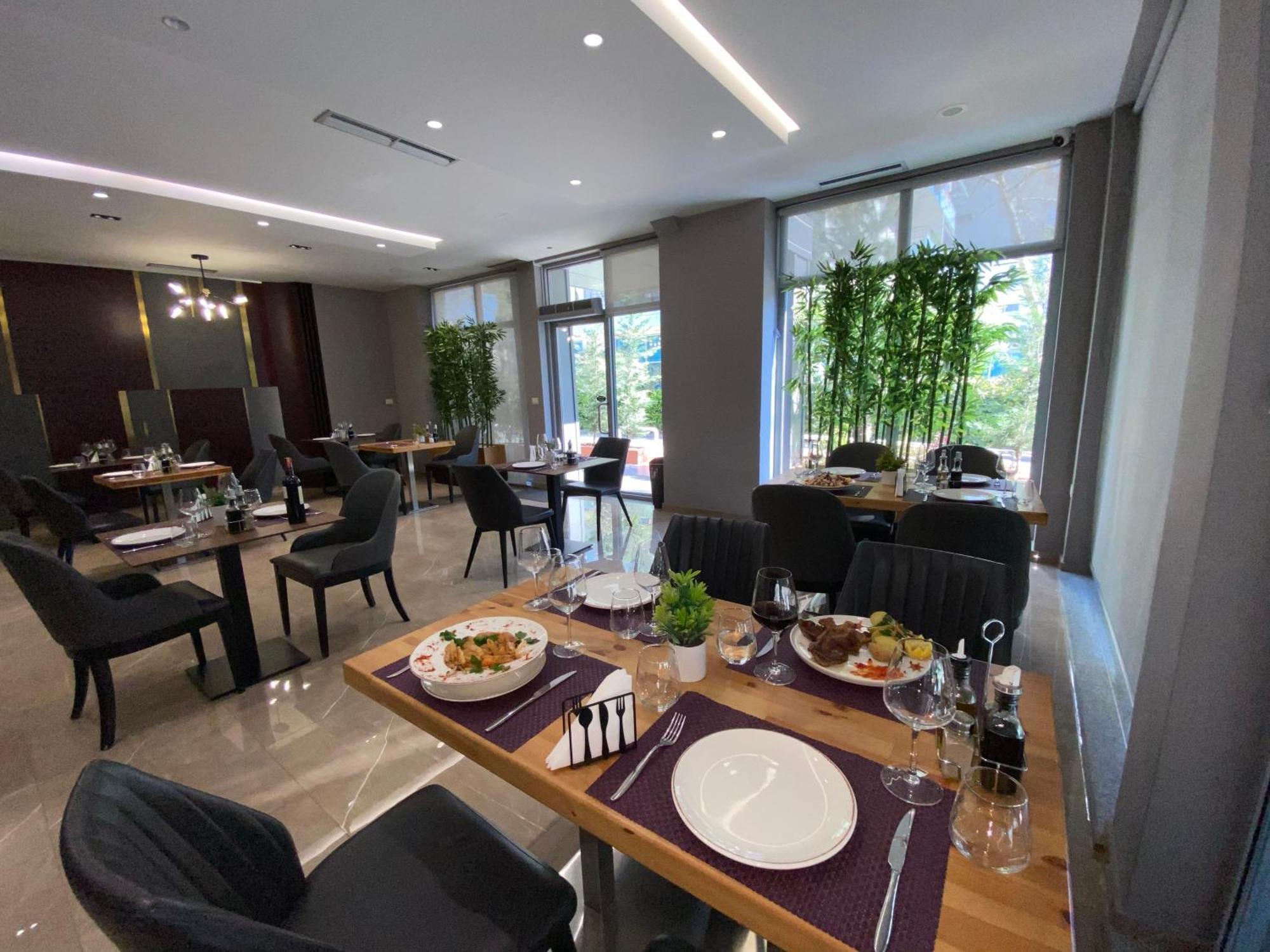 Doanesia Premium Hotel & Spa Тирана Экстерьер фото