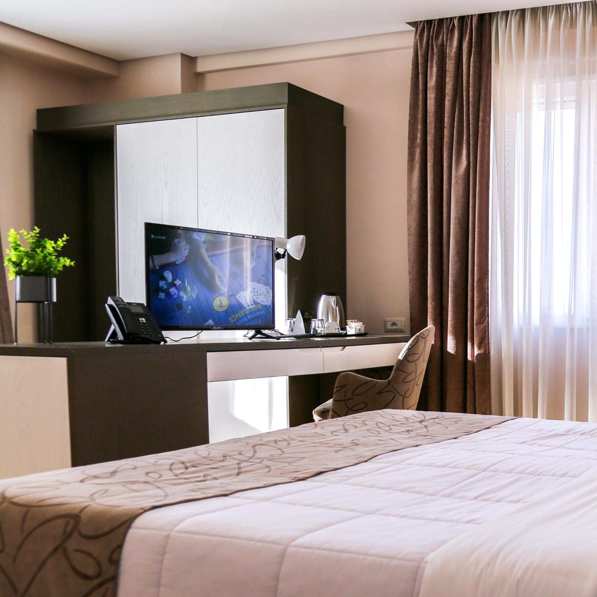 Doanesia Premium Hotel & Spa Тирана Экстерьер фото